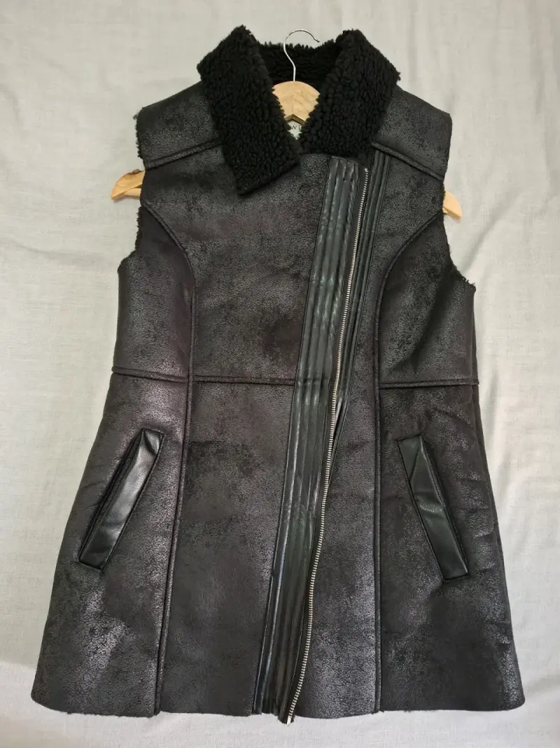 Chaqueta sin mangas negro