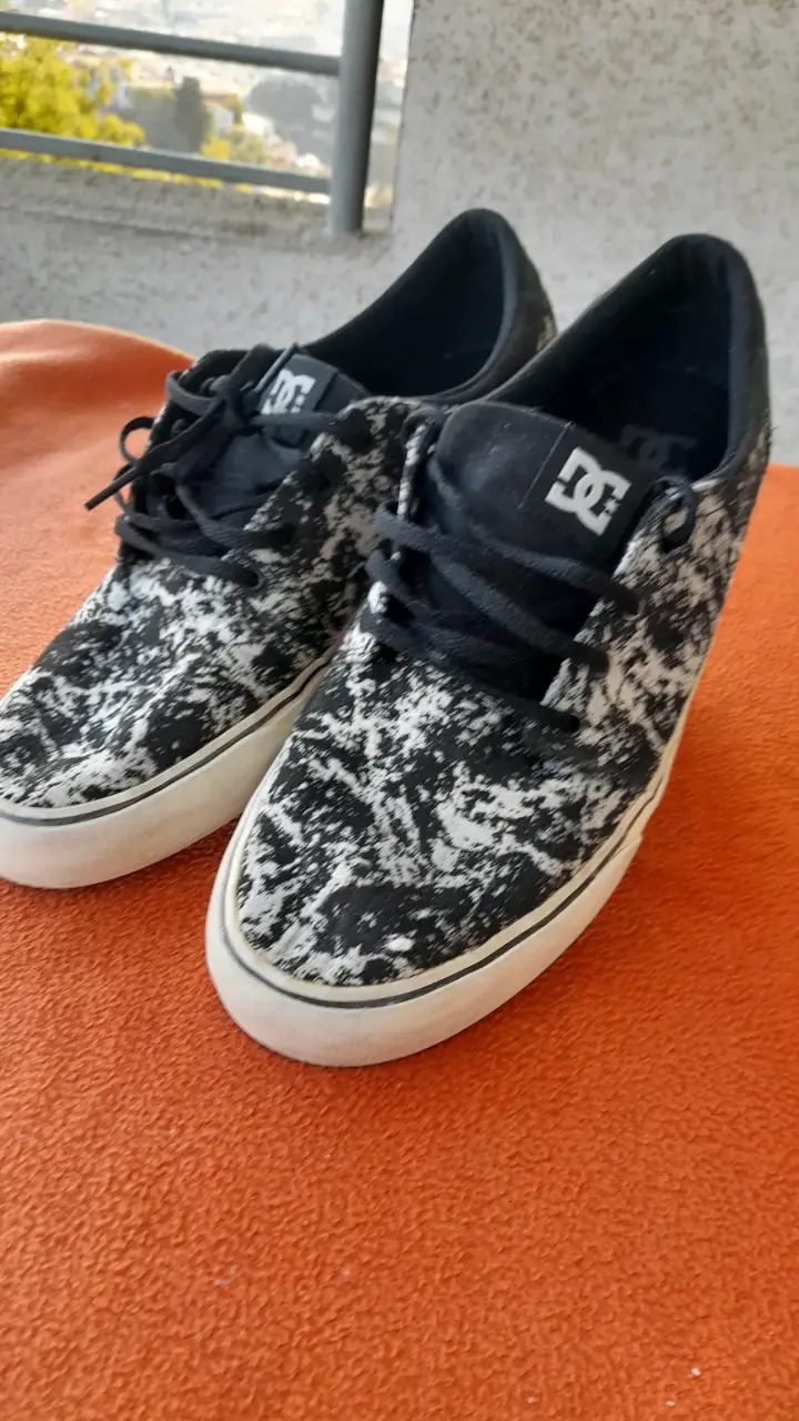Zapatillas DC negras estampadas - 2