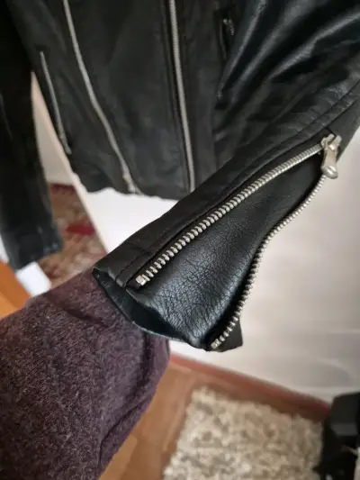 Chaqueta de cuero negra con forro - miniatura 4