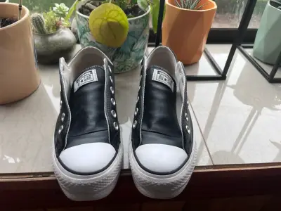 Zapatillas negras sin cordones - miniatura 2