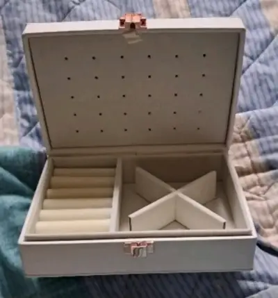 Caja organizadora de joyas beige - miniatura 1