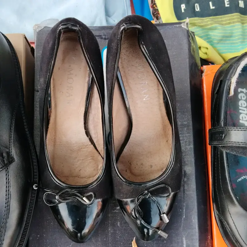 Zapatos planos negros de mujer - 1