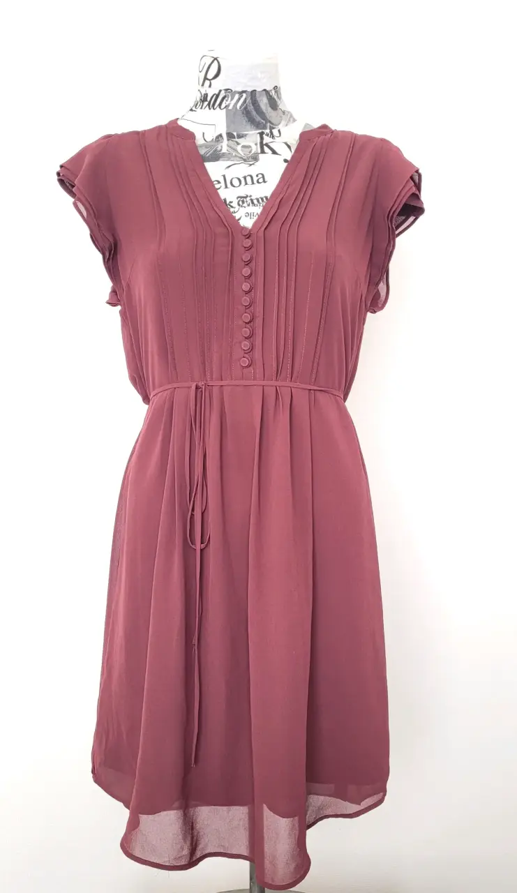 Vestido corto burdeo con botones - 1