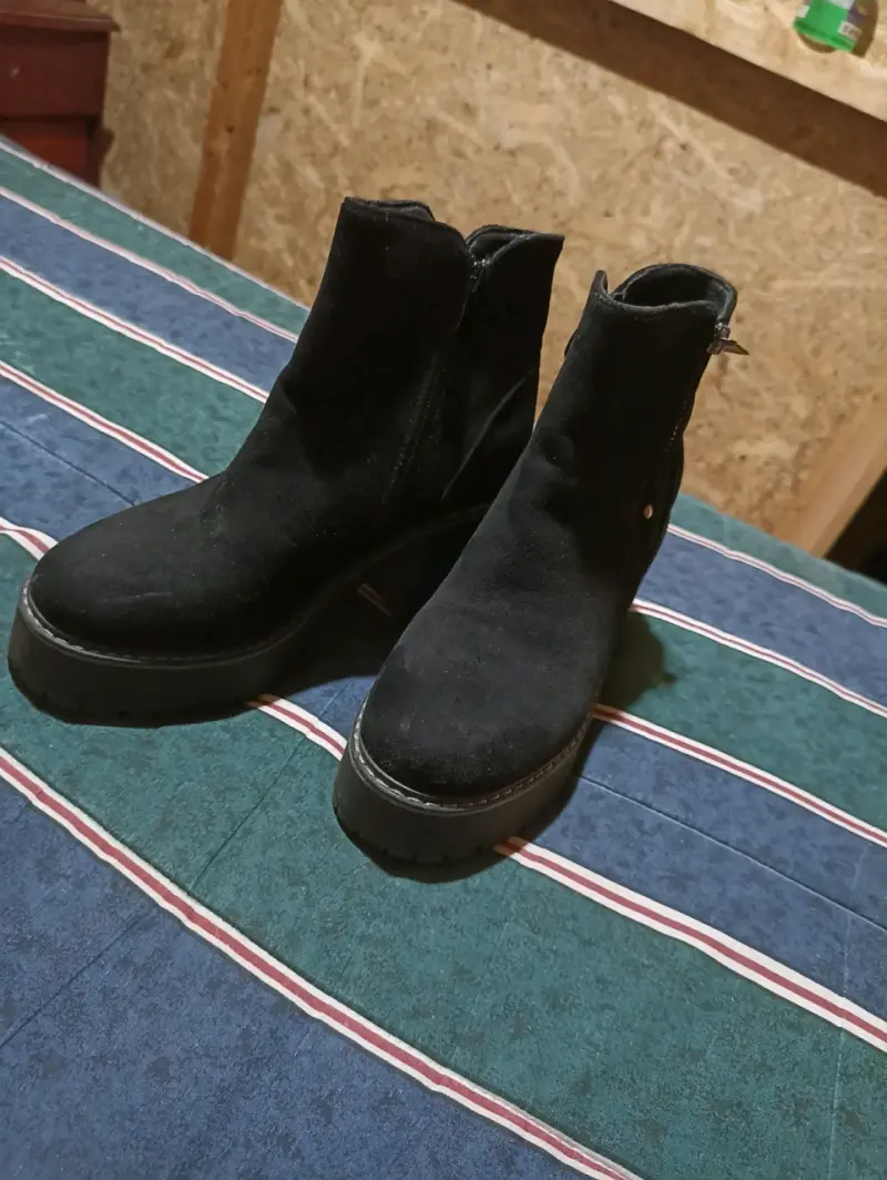 Botines negros de gamuza y Chalas - 1