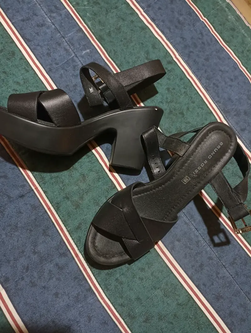 Botines negros de gamuza y Chalas - 2
