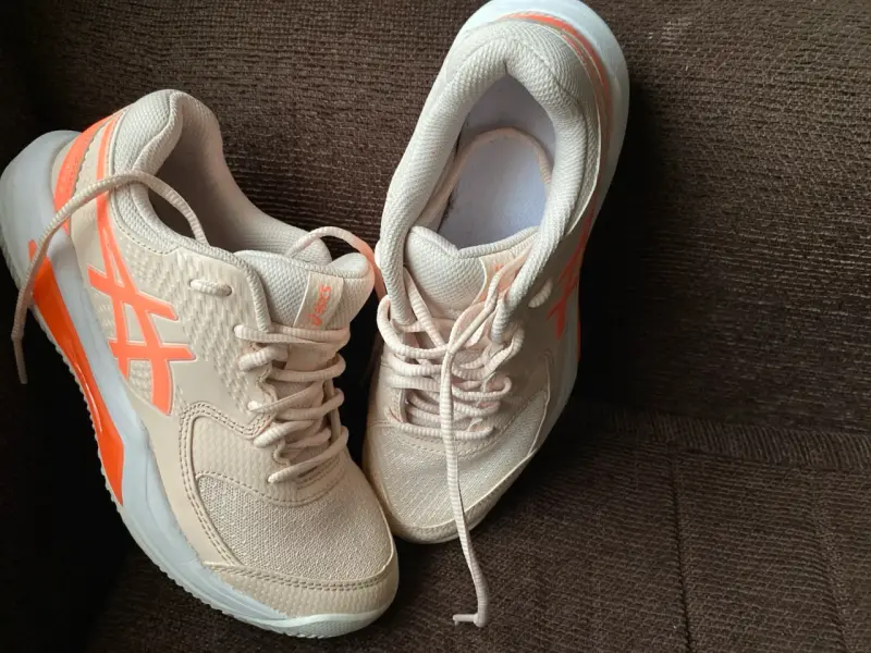 Zapatillas deportivas beige y naranjas - 2