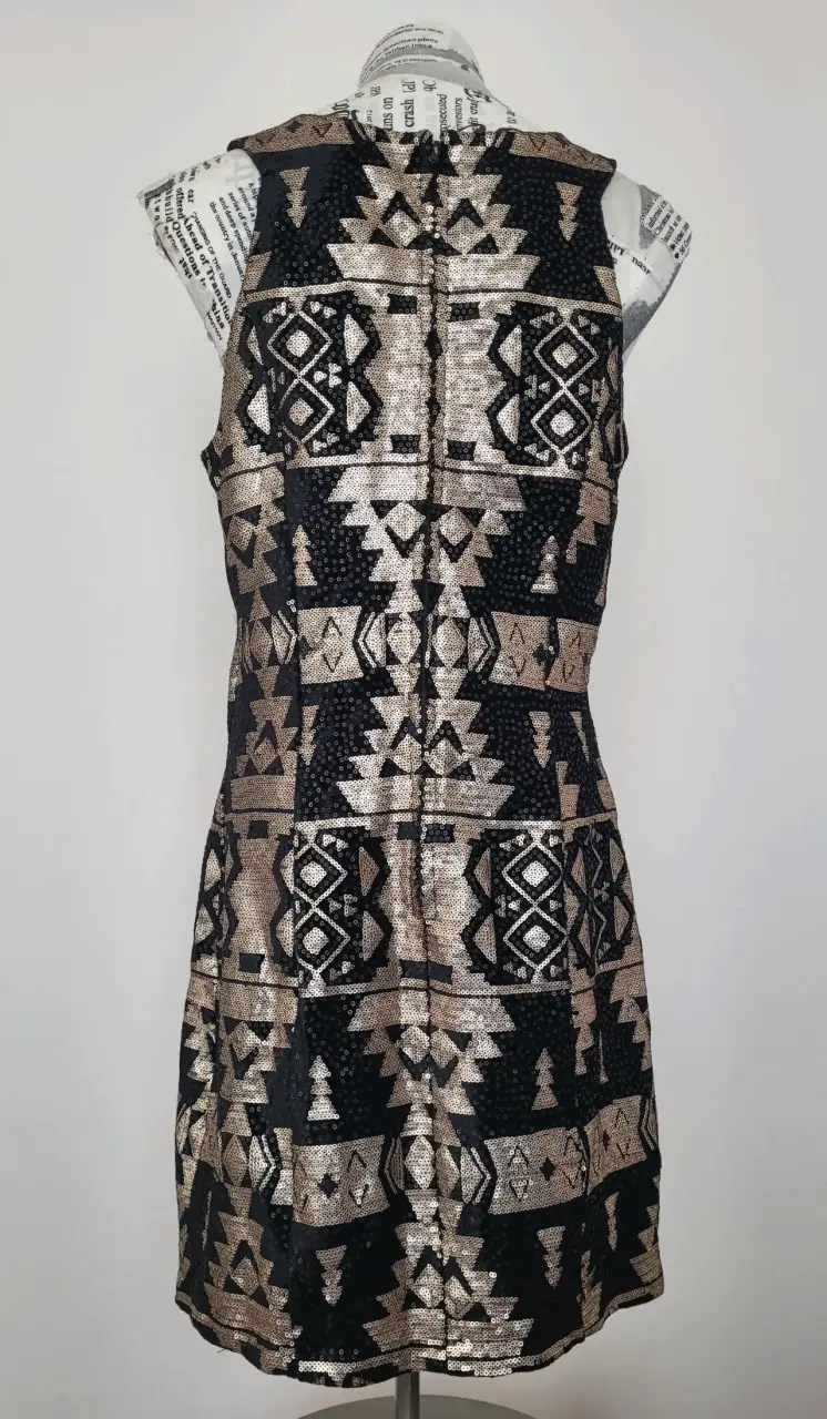 Vestido corto de terciopelo negro con lentejuela - 2