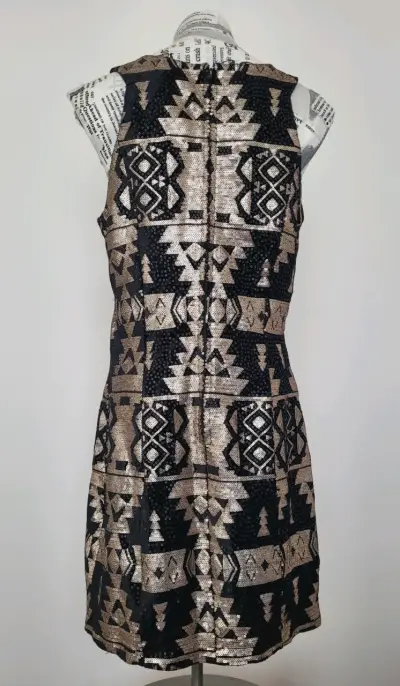 Vestido corto de terciopelo negro con lentejuela - miniatura 2