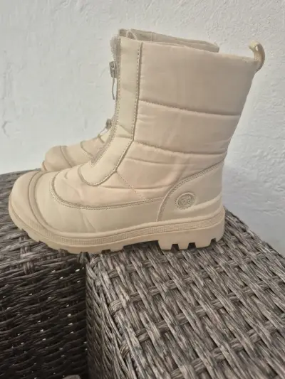 Botas beige acolchadas con cierre - miniatura 3
