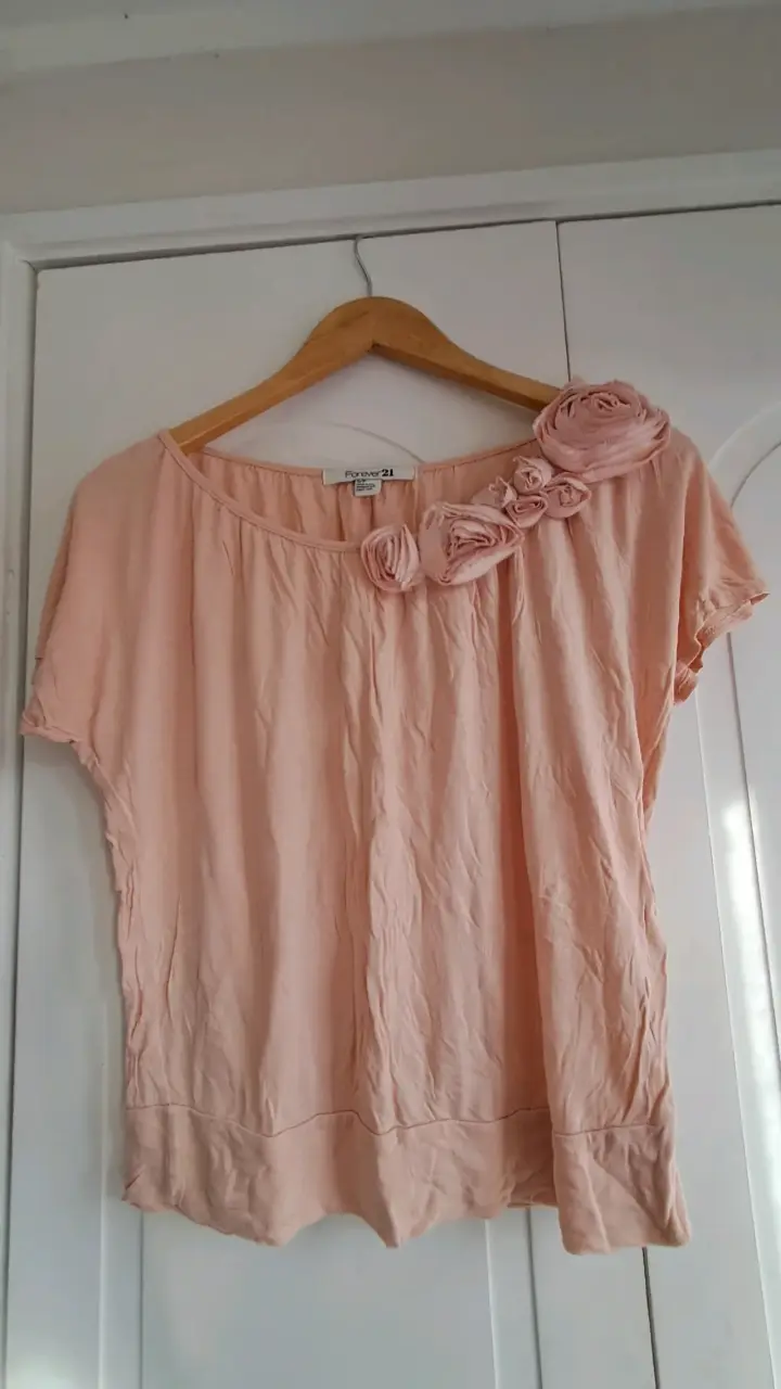 Blusa rosa con flores