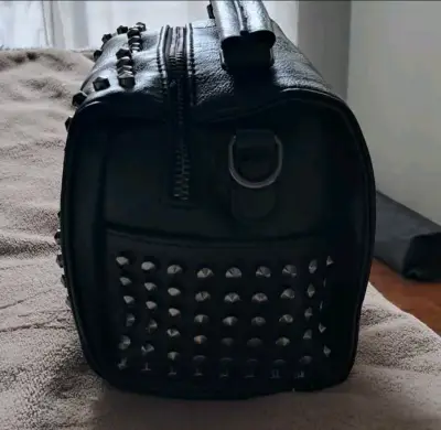 Bolso negro con tachas y flecos - miniatura 3