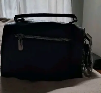 Bolso negro con tachas y flecos - miniatura 4