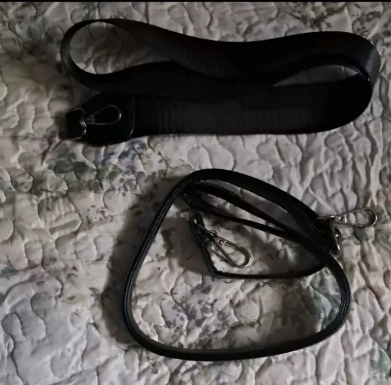 Bolso negro con tachas y flecos - 6