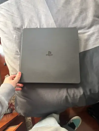 Consola PlayStation en buen estado - miniatura 1