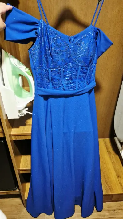 Vestido azul brillante con tirantes - miniatura 1