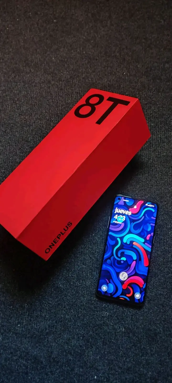 OnePlus 8T smartphone con caja - 1