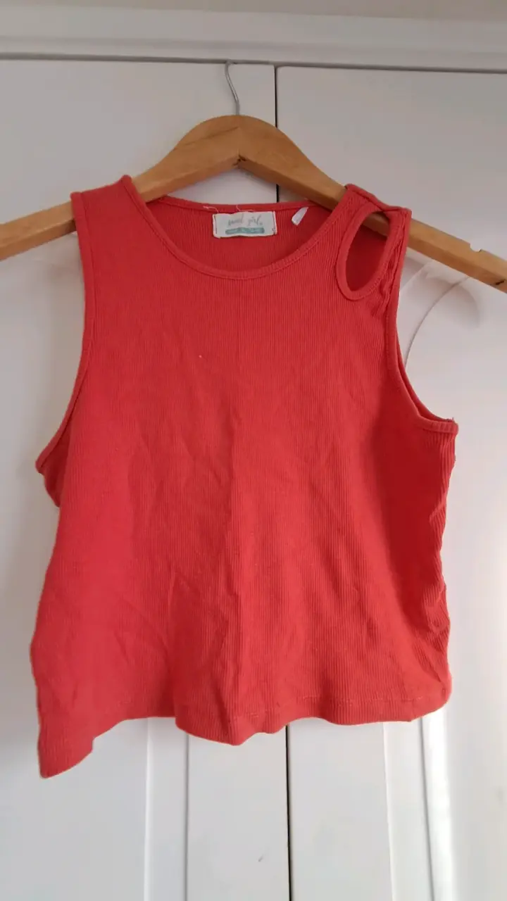 Polera sin mangas roja