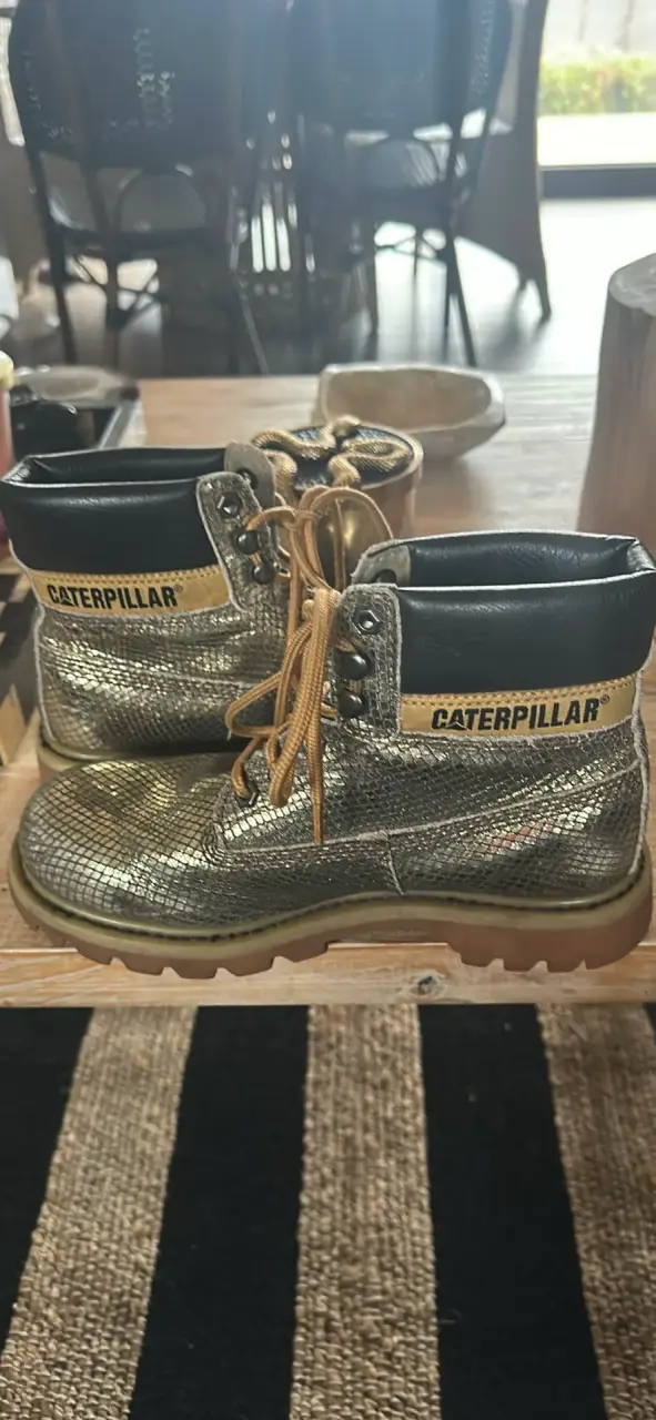 Botas Caterpillar doradas