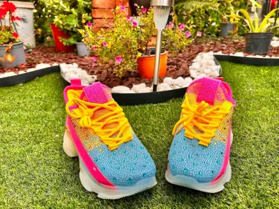 Zapatillas deportivas coloridas - miniatura 2