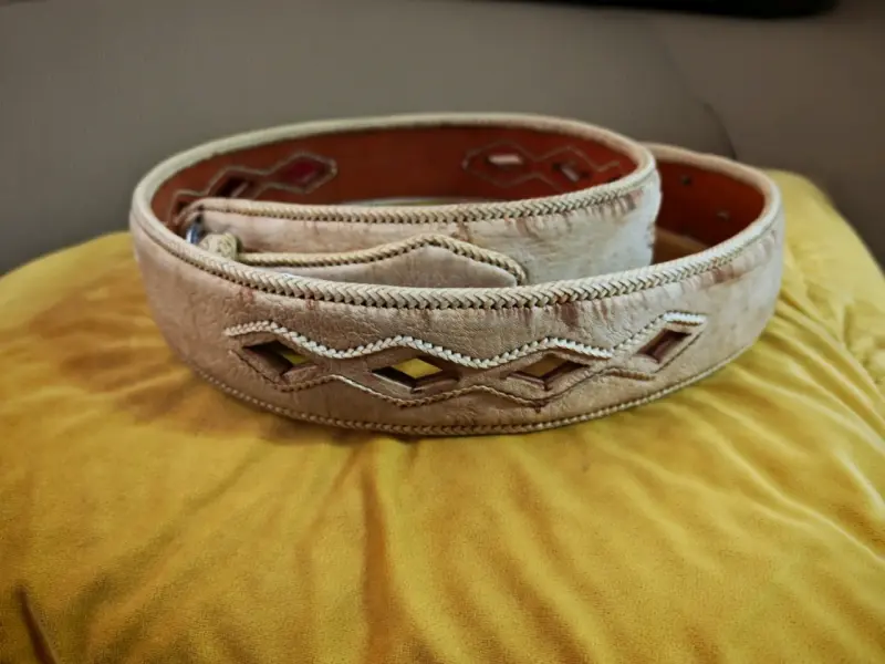 Cinturón de cuero artesanal