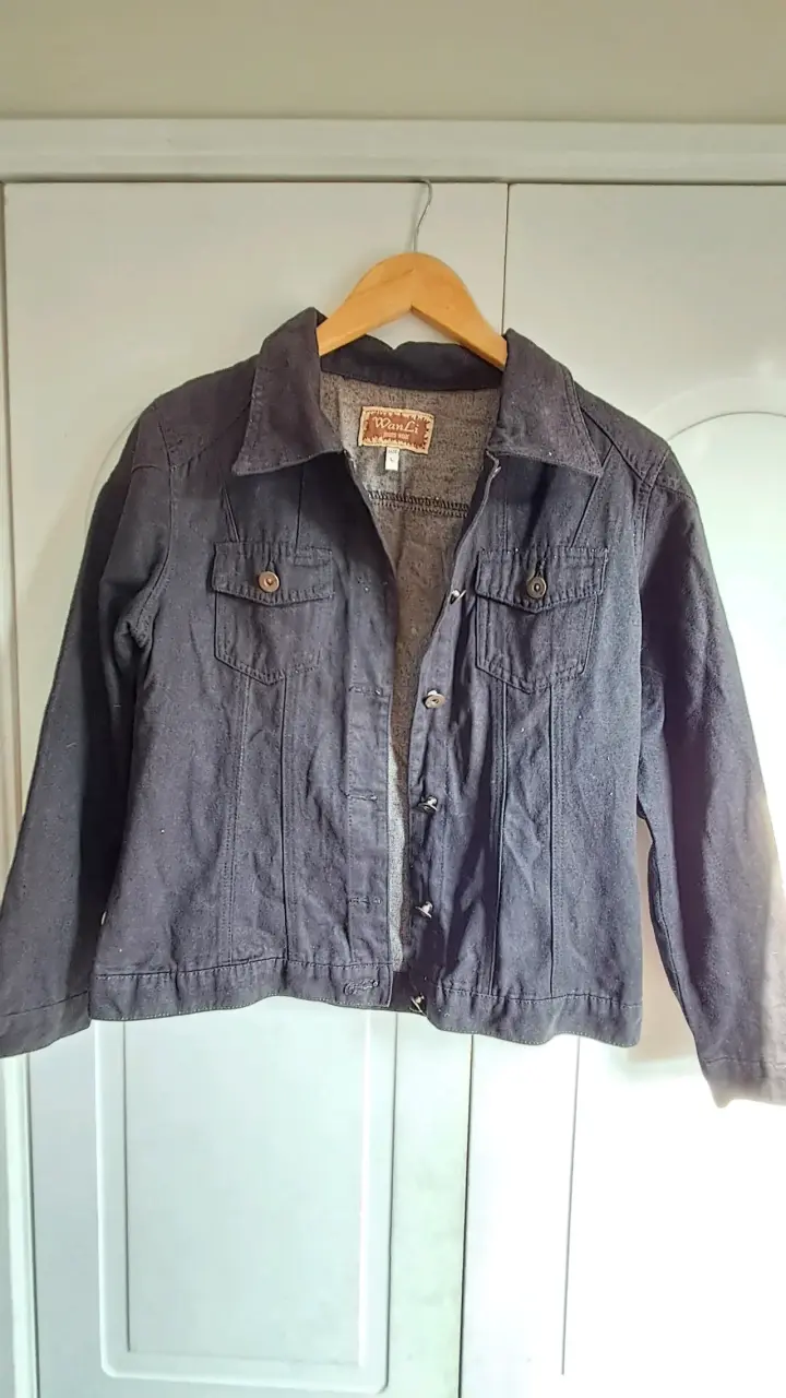 Chaqueta negra de mezclilla