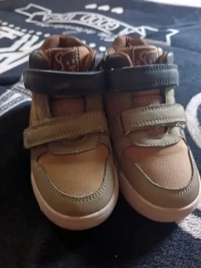 Zapatillas infantiles café verdoso - miniatura 1