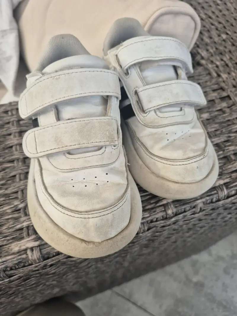 Zapato deportivo blanco con velcro - 2