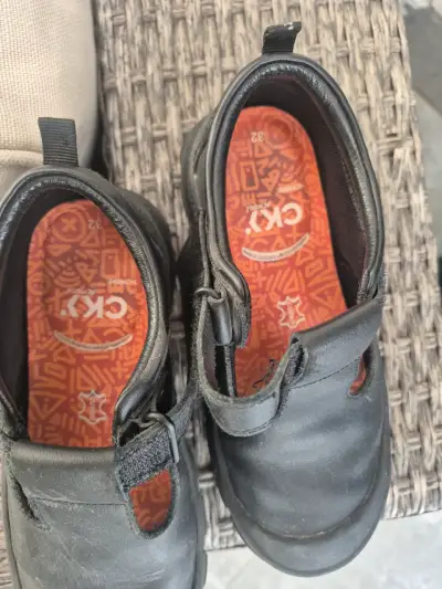 Zapatos escolares negros para niño - miniatura 4