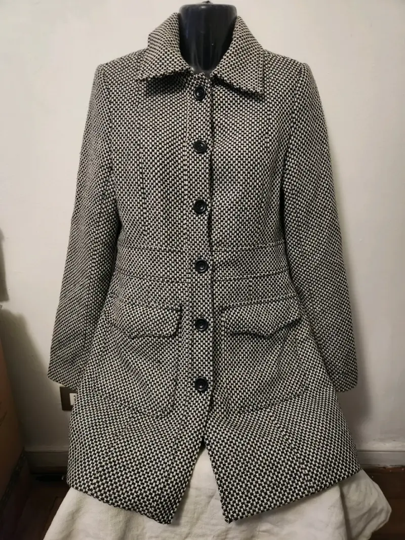 Chaqueta marrón con capucha - 4