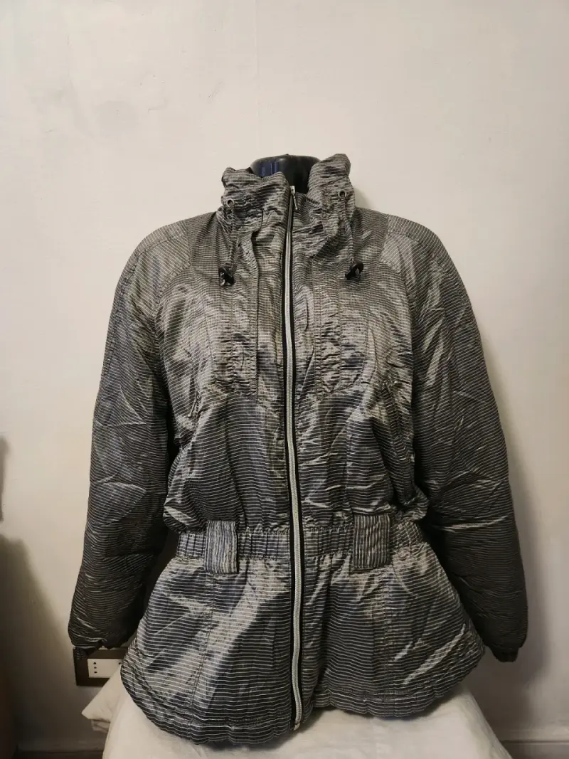 Chaqueta marrón con capucha - 6