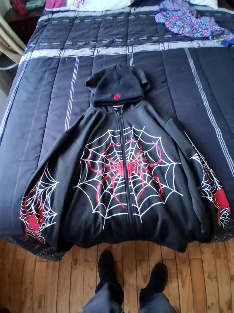 Polerón negro con estampado de araña - 2