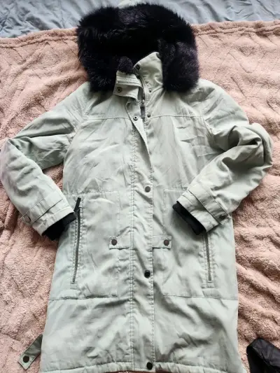 Parka verde con capucha - miniatura 1