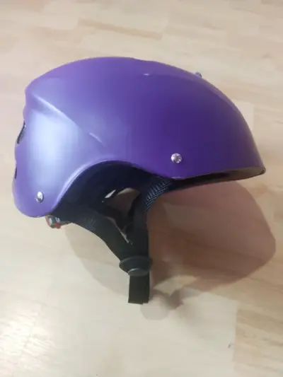 Casco morado para ciclismo - miniatura 1