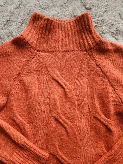 Suéter naranja cuello alto - miniatura 2