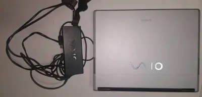 Laptop Sony Vaio con cargador en desarme - miniatura 1