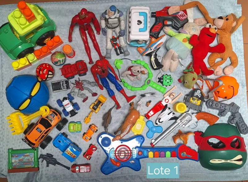 Lote de juguetes variados