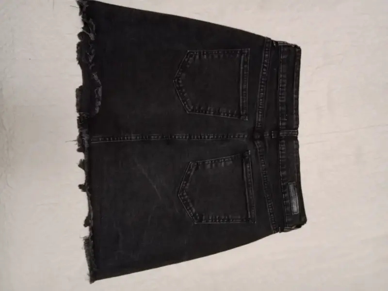 Falda denim negra desgastada - 4