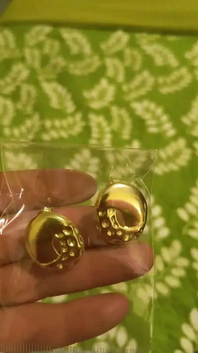 Aros dorados de diseño pequeño - miniatura 1