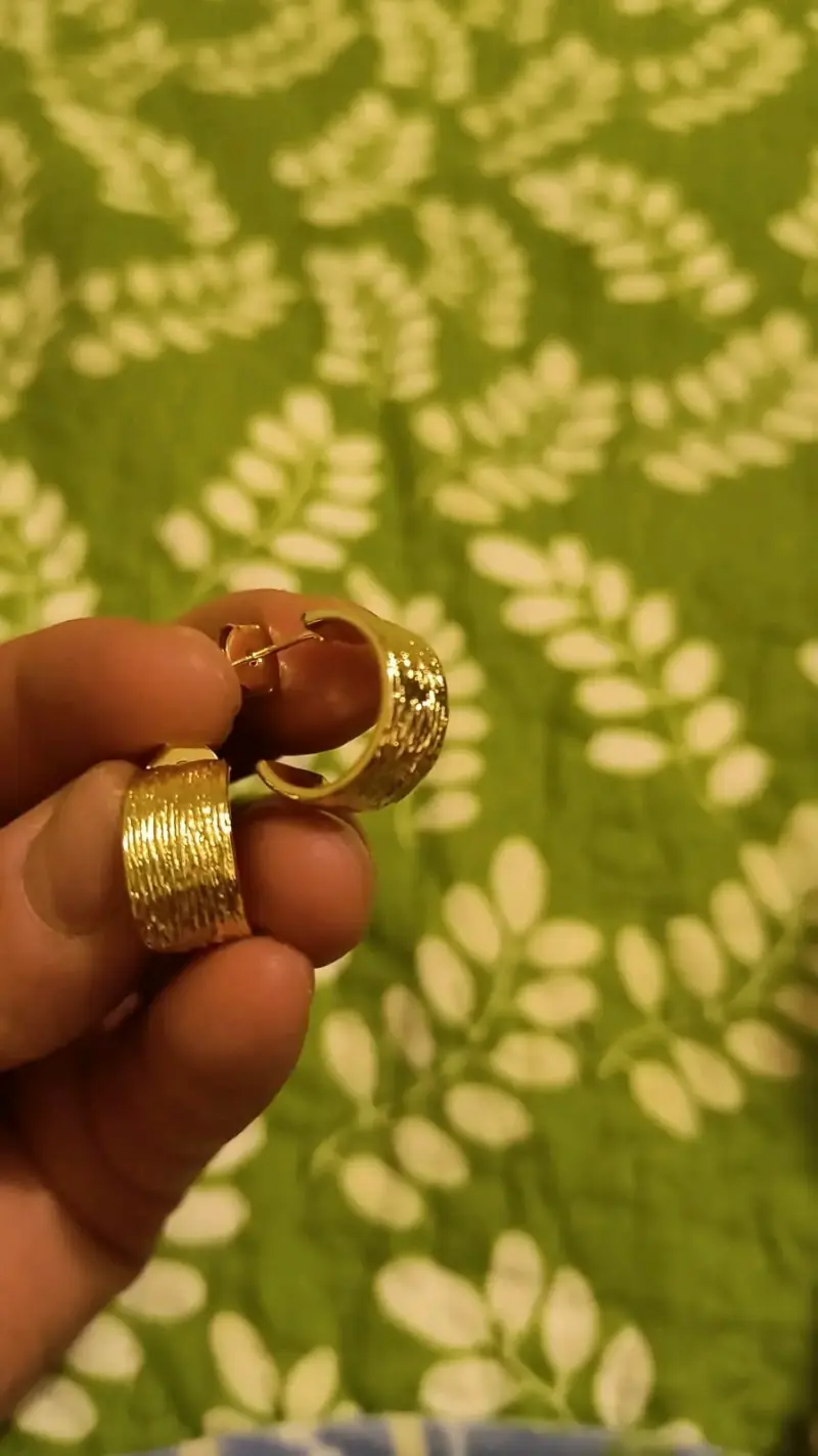 Aros dorados de diseño pequeño - 2