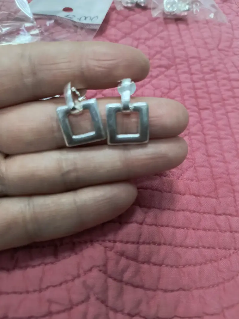 Aros dorados de diseño pequeño - 4