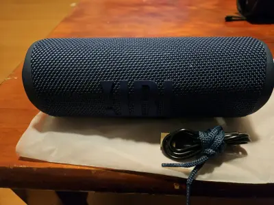 Parlante portátil Bluetooth JBL azul - miniatura 1