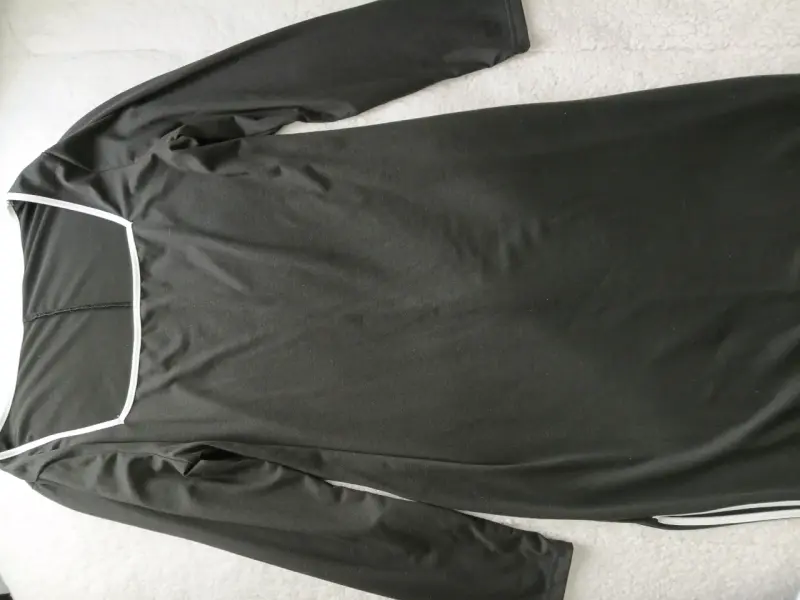 Vestido negro con detalle blanco - 1