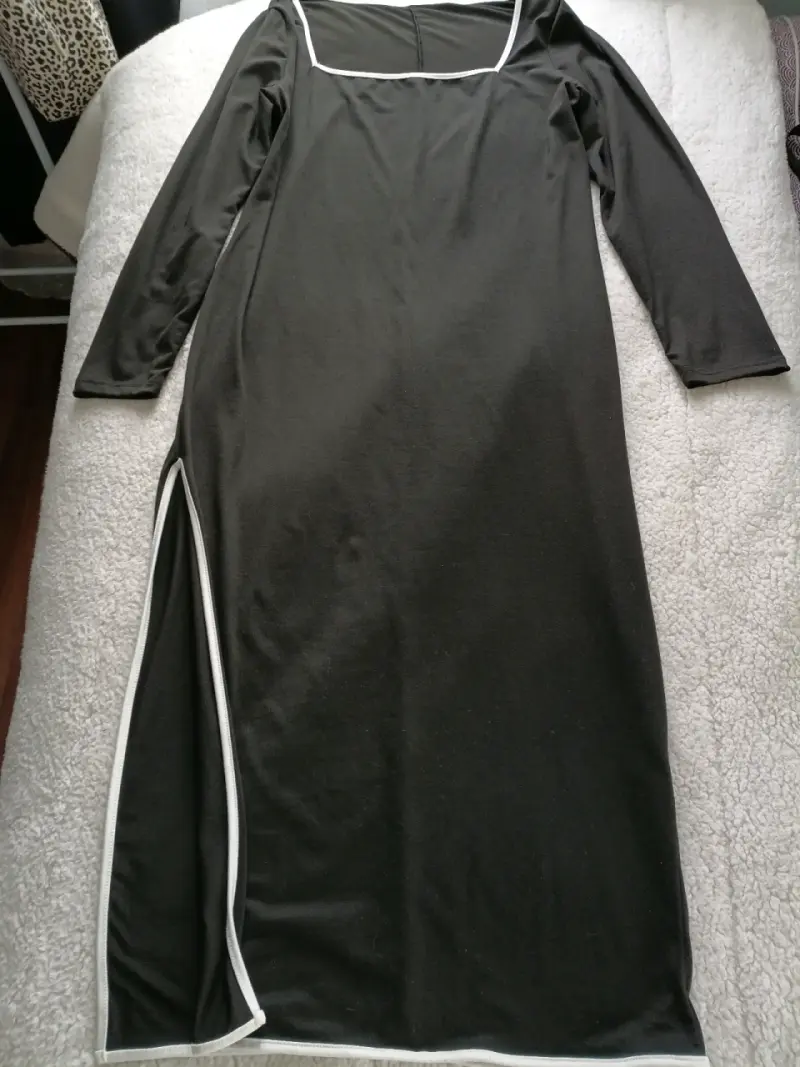 Vestido negro con detalle blanco - 2