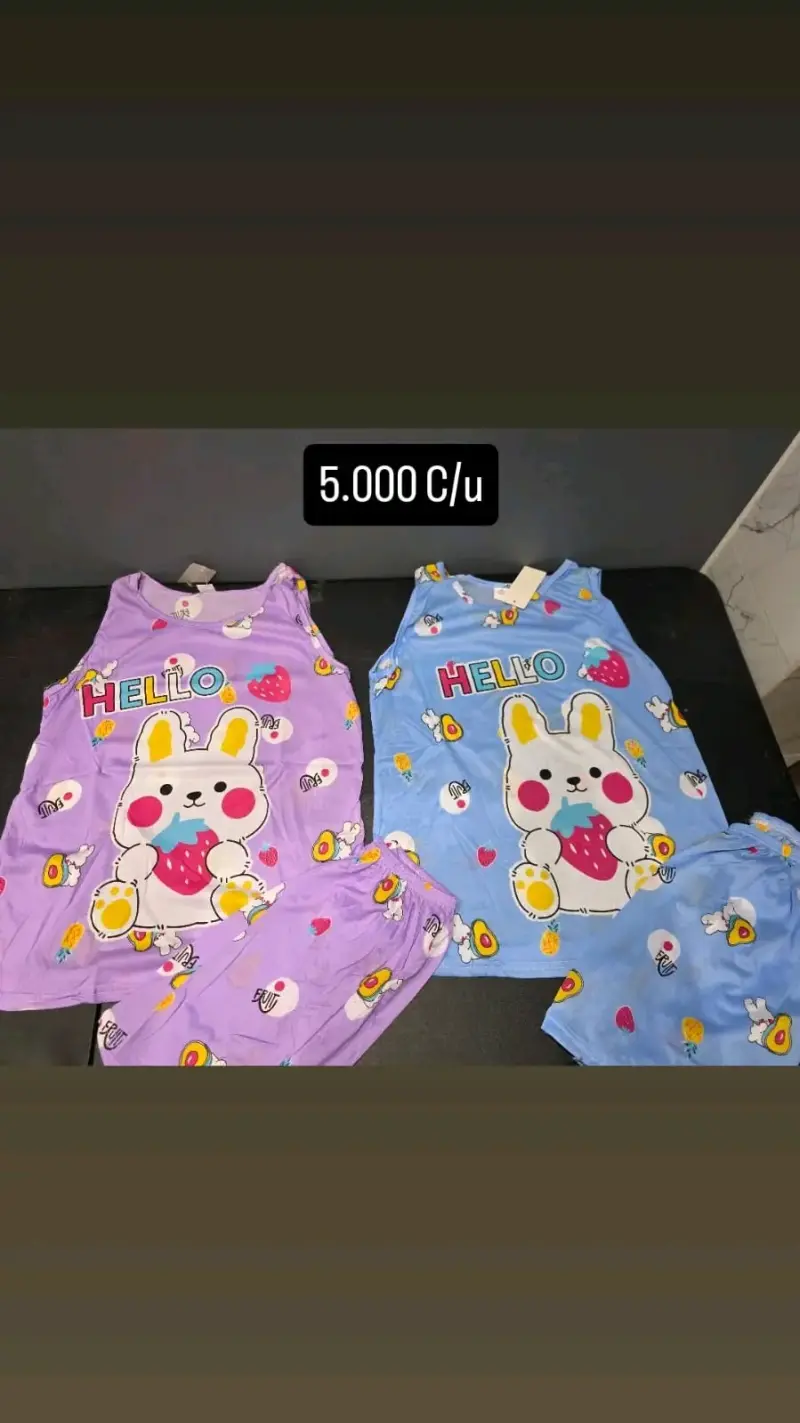 Pijamas infantiles con estampado de conejo - 1
