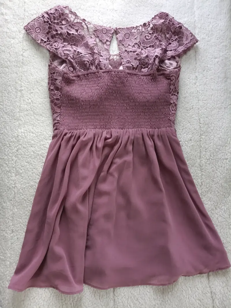 Vestido corto de encaje lila - 5