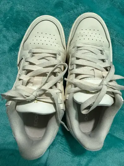 Zapatillas blancas con franjas - miniatura 5