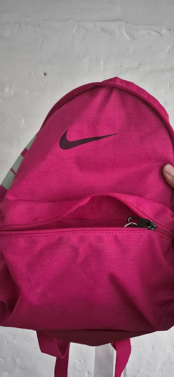 Mochila rosa Nike deportiva - 2