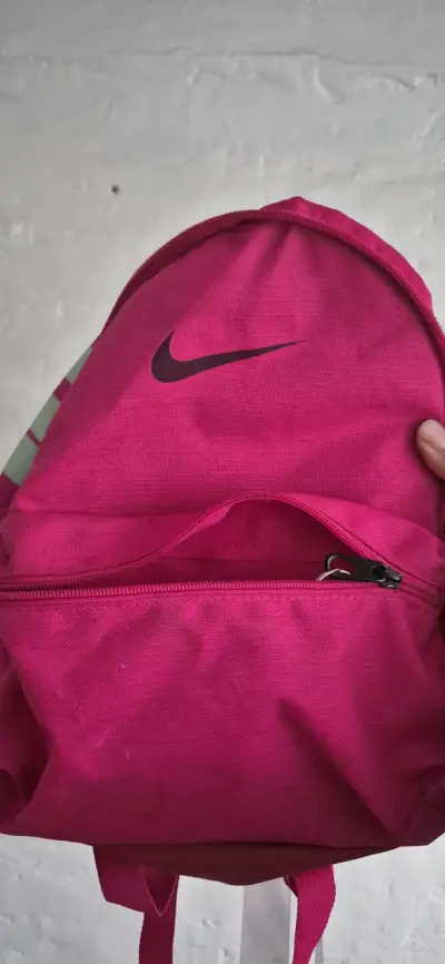 Mochila rosa Nike deportiva - miniatura 2