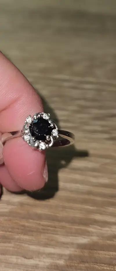 Anillo de plata con piedra negra - miniatura 1