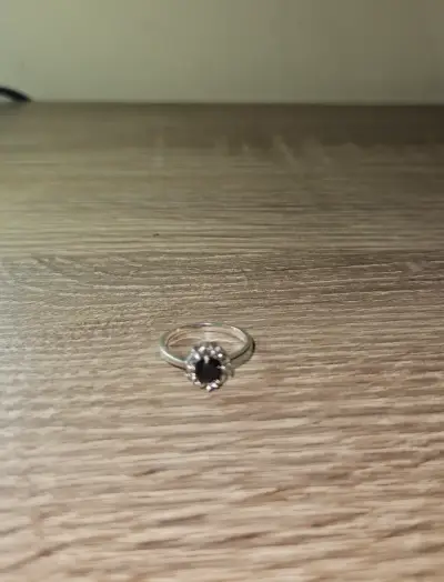 Anillo de plata con piedra negra - miniatura 2